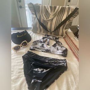 - BLACK & White Marbled Bikini top only NWOT Sie Lei